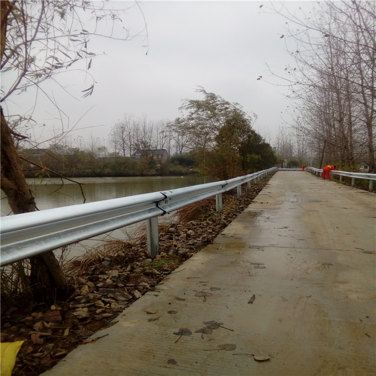公路護欄