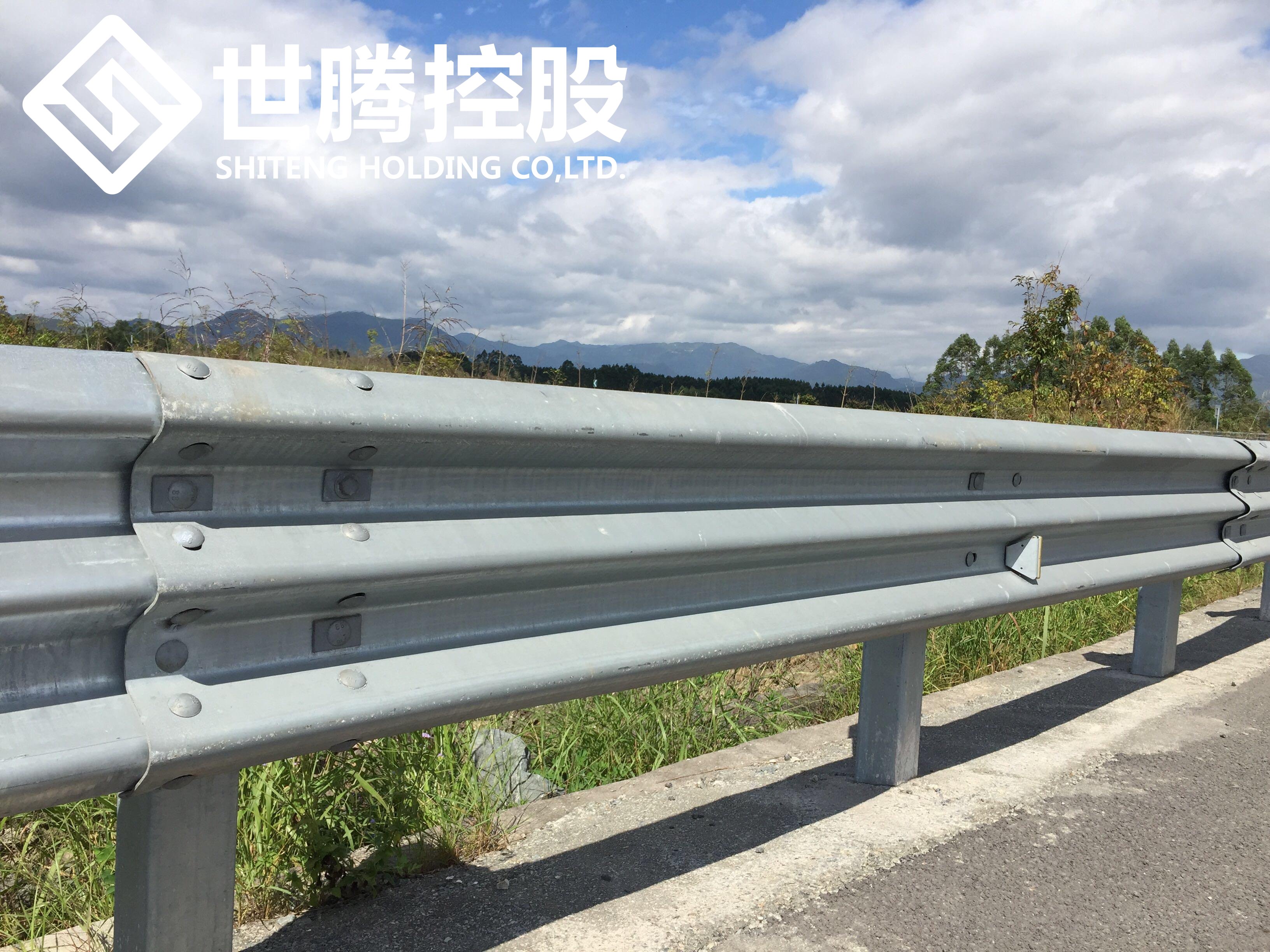 應(yīng)該如何進(jìn)行規(guī)范化設(shè)置道路護(hù)欄？